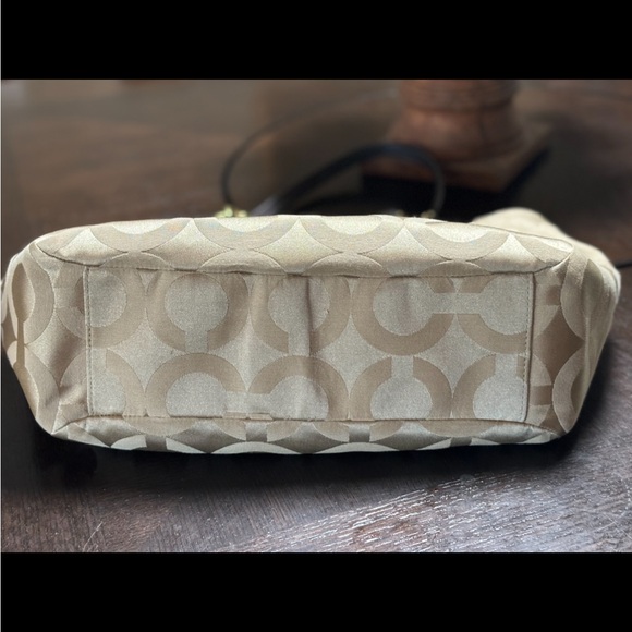 Authentic Coach purse - Picture 6 of 8